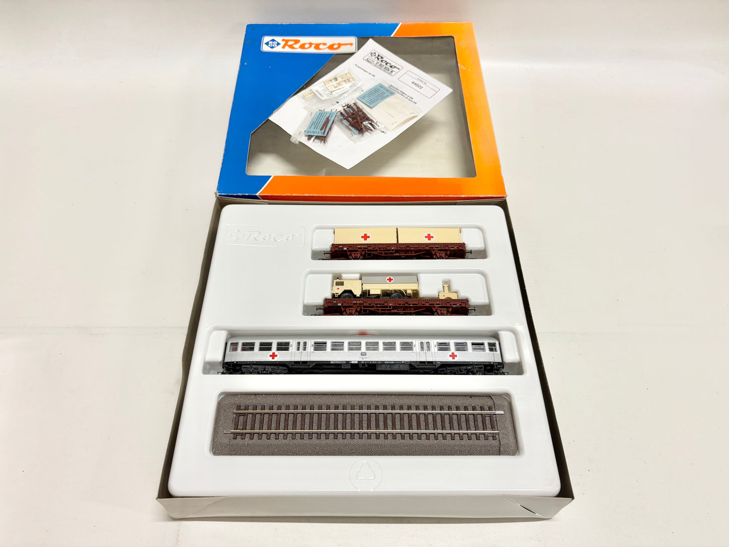 Roco 44022 Wagen-Set Sanitätszug Rotes Kreuz DC H0