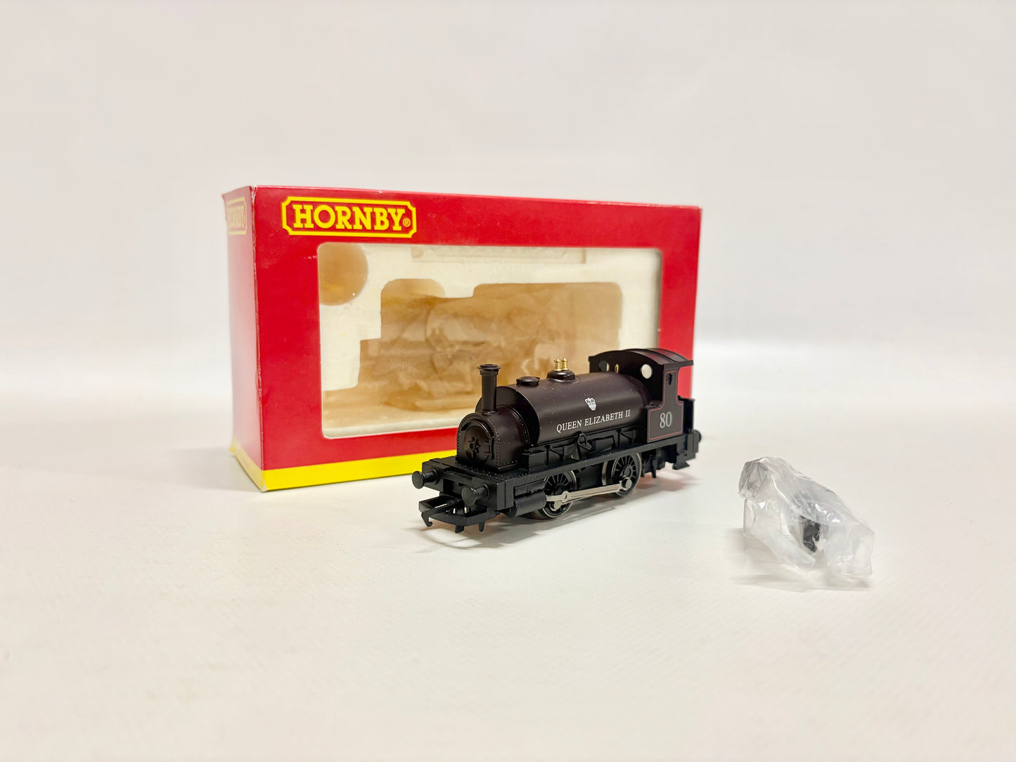 Hornby R2597 Dampflok Class 0F 0-4-0ST Queen Elizabeth II DC H0