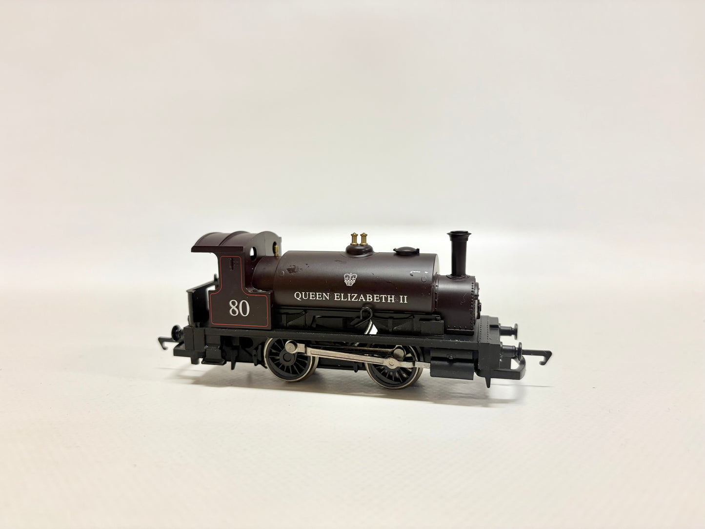Hornby R2597 Dampflok Class 0F 0-4-0ST Queen Elizabeth II DC H0