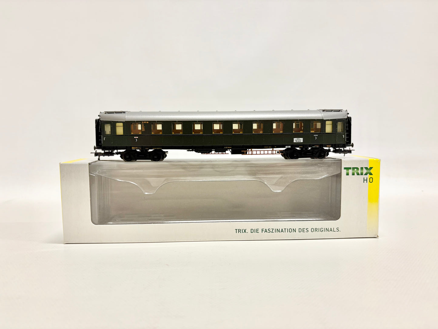 Trix 23384 Schnellzugwagen "Hecht" DB DC H0