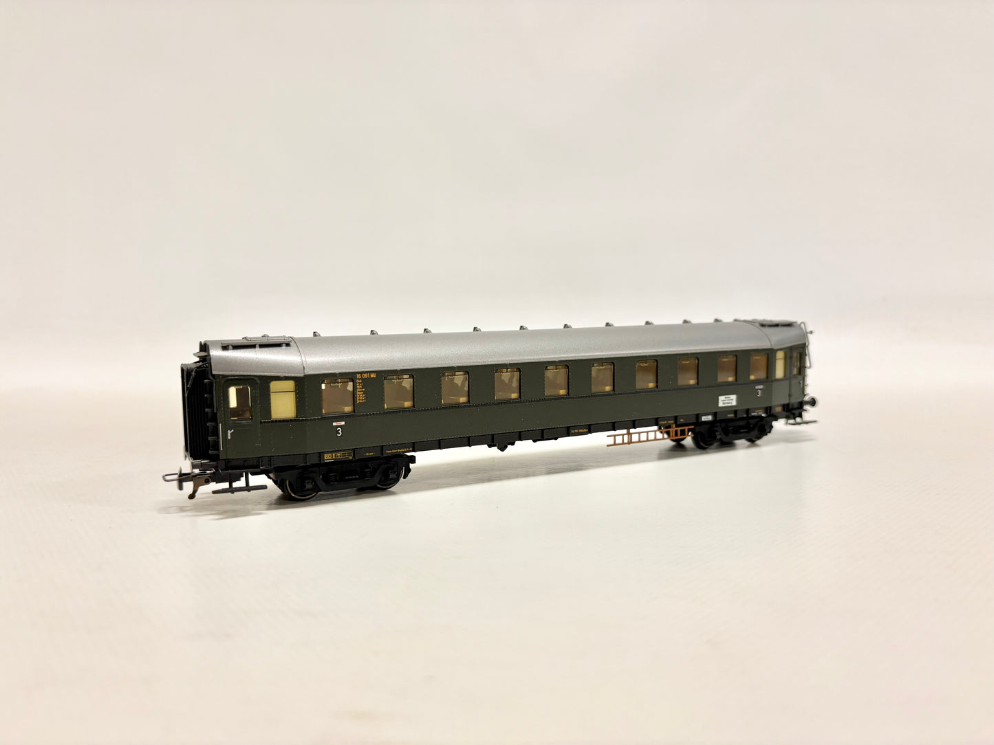 Trix 23384 Schnellzugwagen "Hecht" DB DC H0