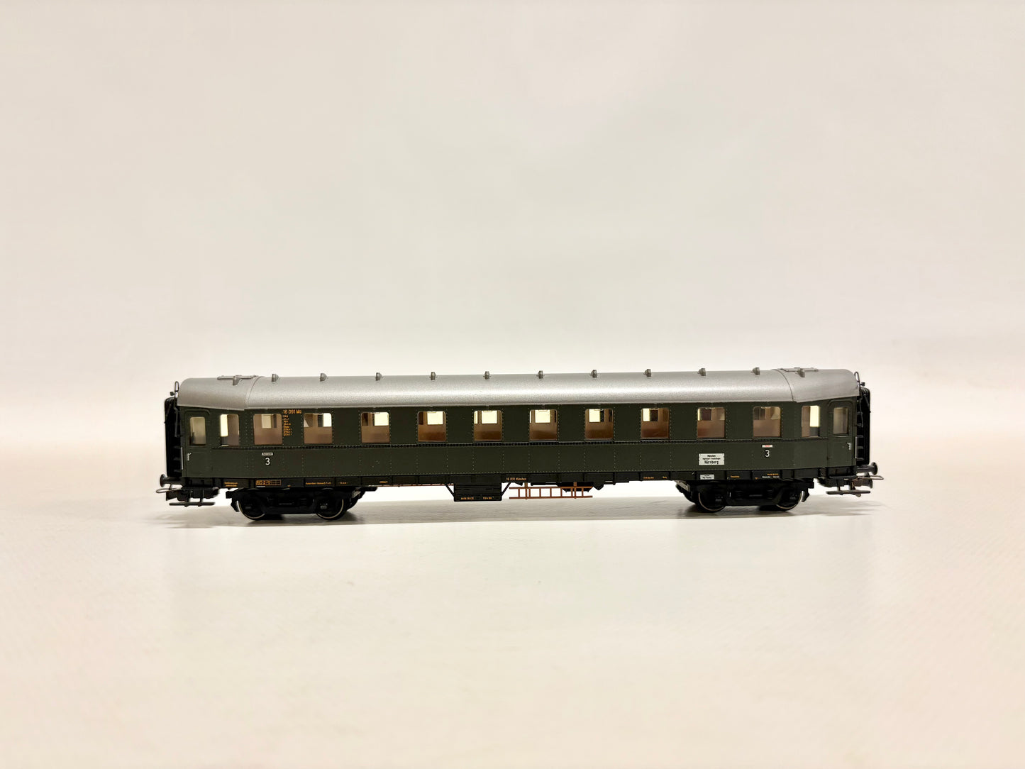 Trix 23384 Schnellzugwagen "Hecht" DB DC H0