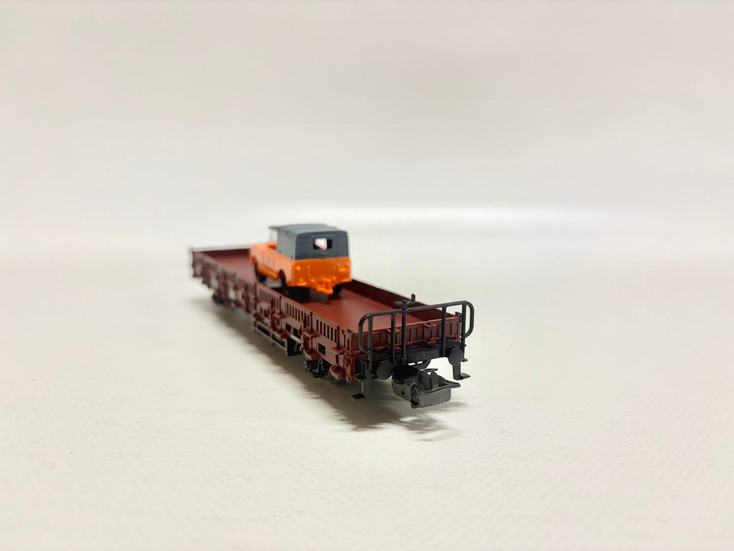 Märklin 4722 Güterwagen Niederbordwagen mit Fahrzeug SJ AC H0