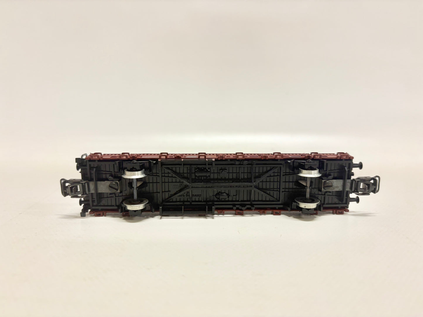 Märklin 4722 Güterwagen Niederbordwagen mit Fahrzeug SJ AC H0