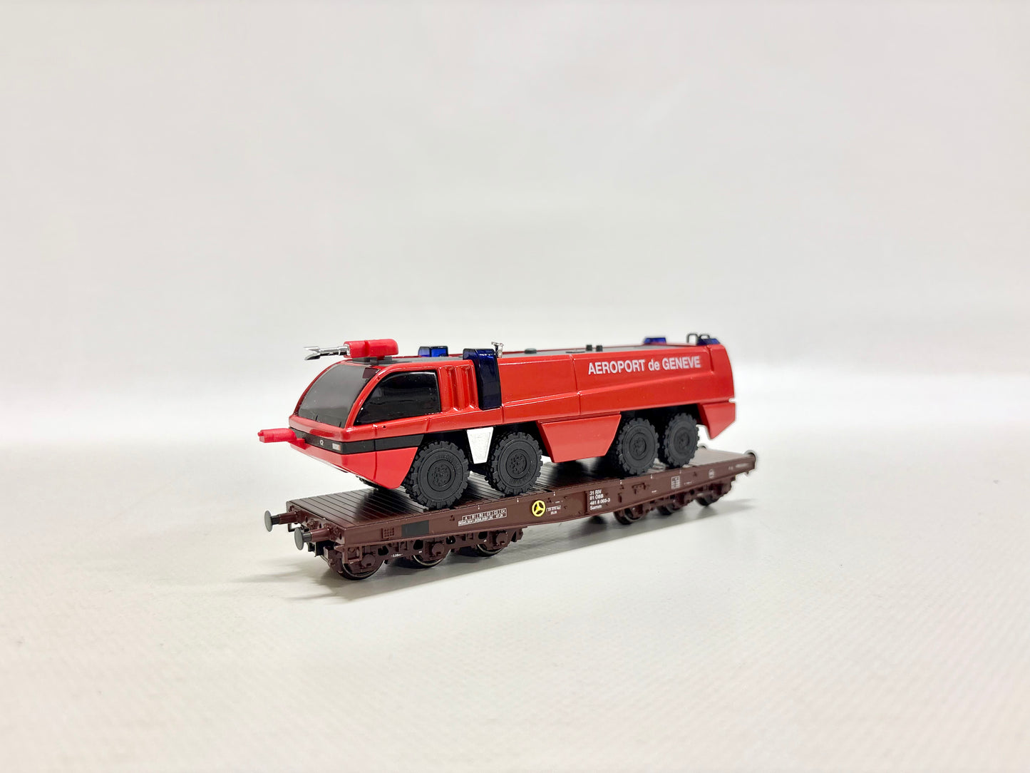 Märklin 4849 Schwerlastwagen mit Löschfahrzeug ÖBB AC H0