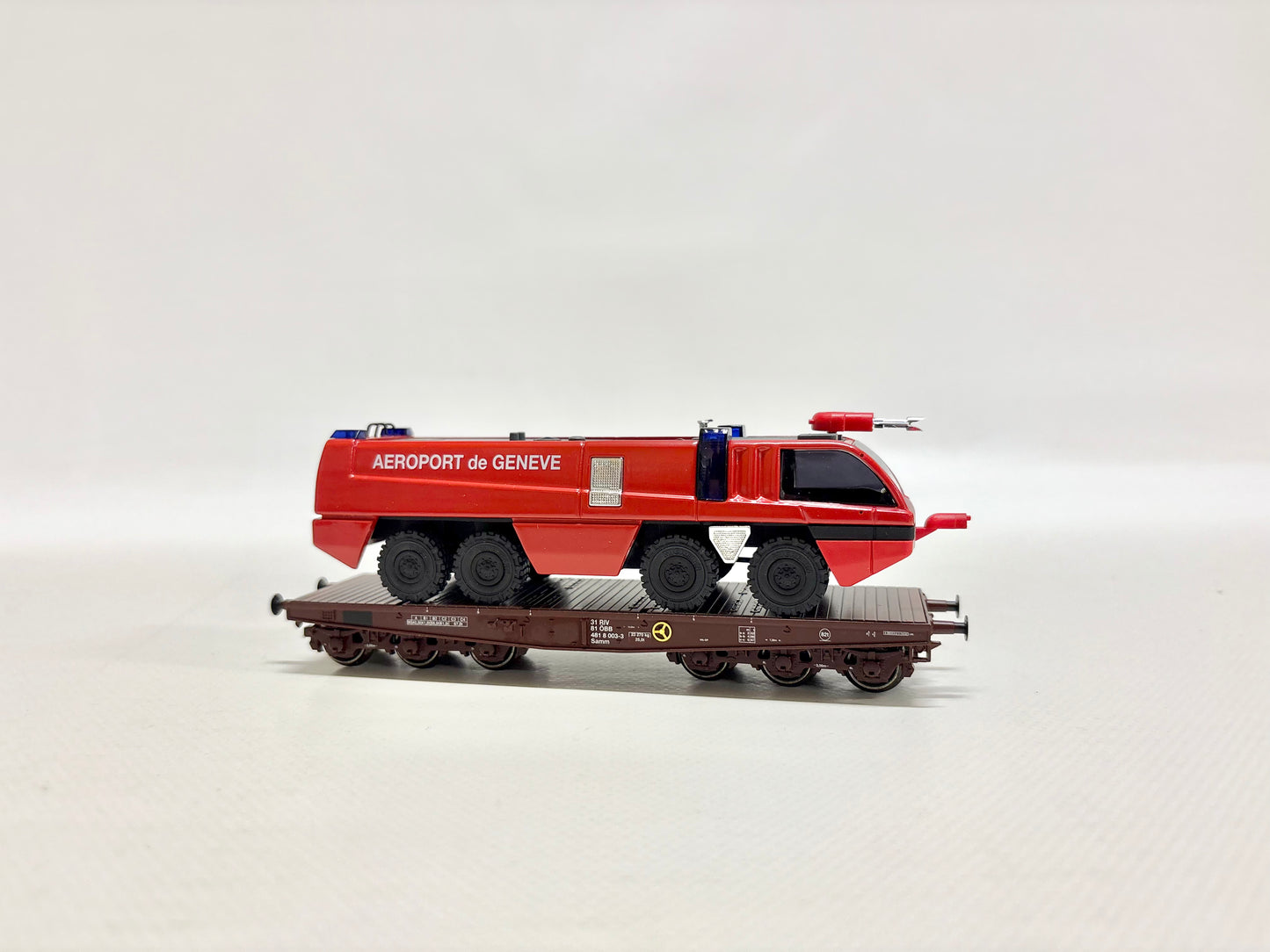 Märklin 4849 Schwerlastwagen mit Löschfahrzeug ÖBB AC H0