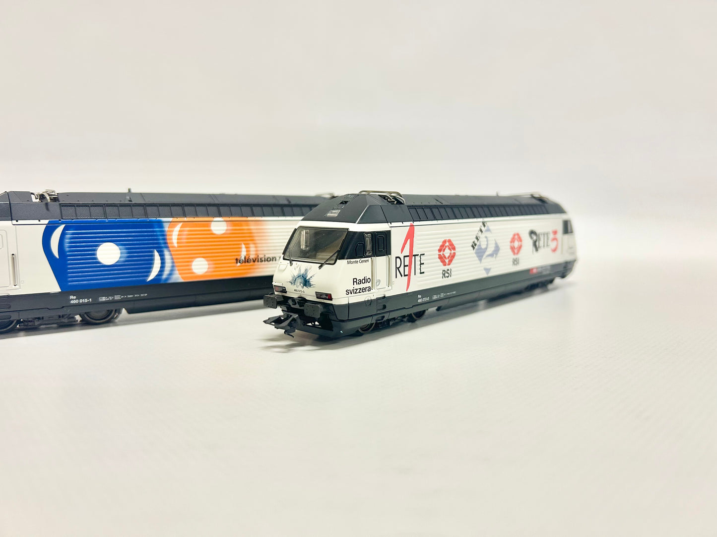 Märklin 34631 Digital E-Lok Doppelpackung Re 460 "Schweizer Fernsehn" SBB AC H0