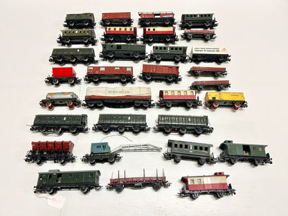 Märklin 31x Güter- und Personenwagen Konvolut H0
