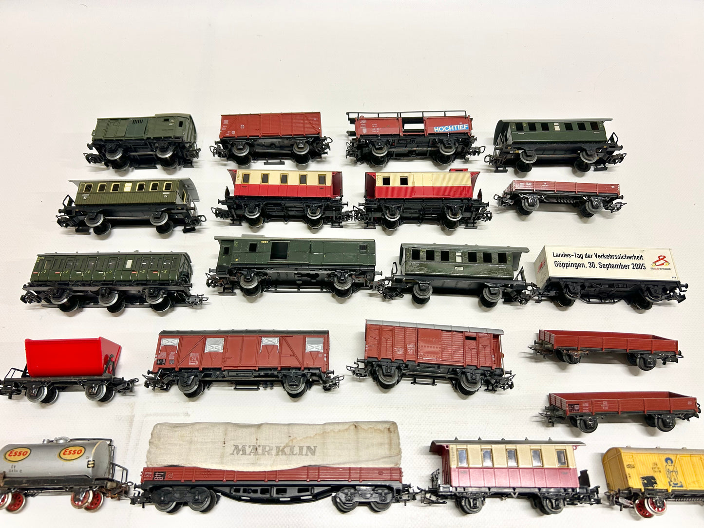 Märklin 31x Güter- und Personenwagen Konvolut H0