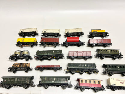 Märklin 31x Güter- und Personenwagen Konvolut H0