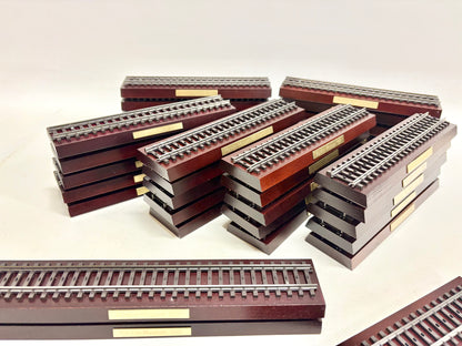 Märklin 33x Präsentationssockel für Museumswagen