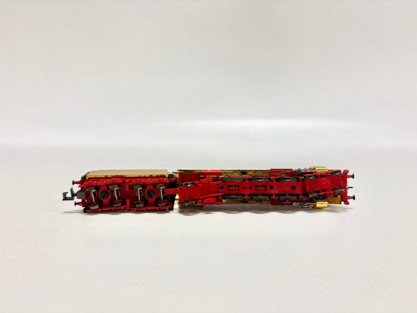 Arnold Dampflok Br 01 vergoldet Standmodell DR Spur N