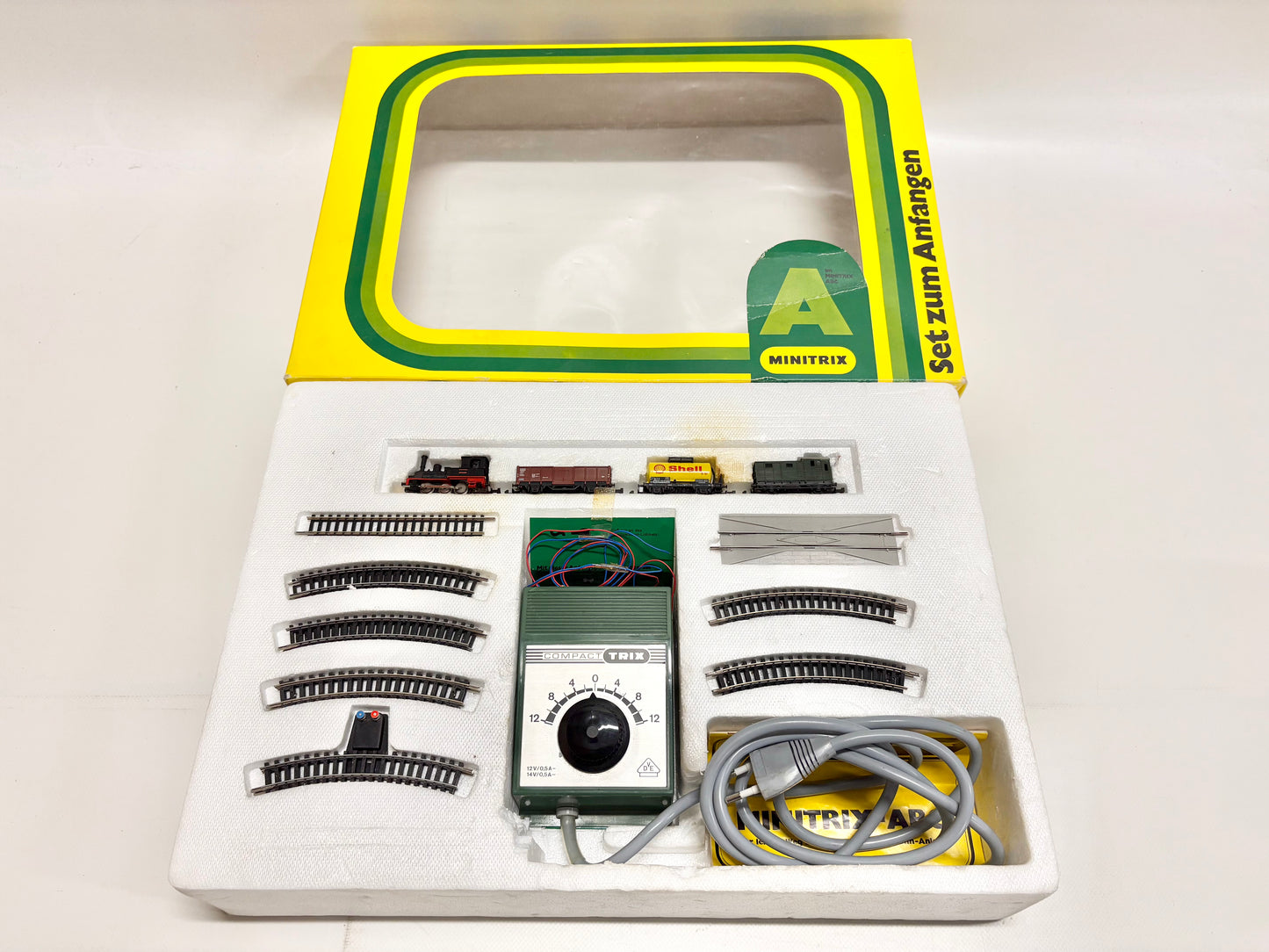 Minitrix 1045 Startpackung mit Güterzug Spur N