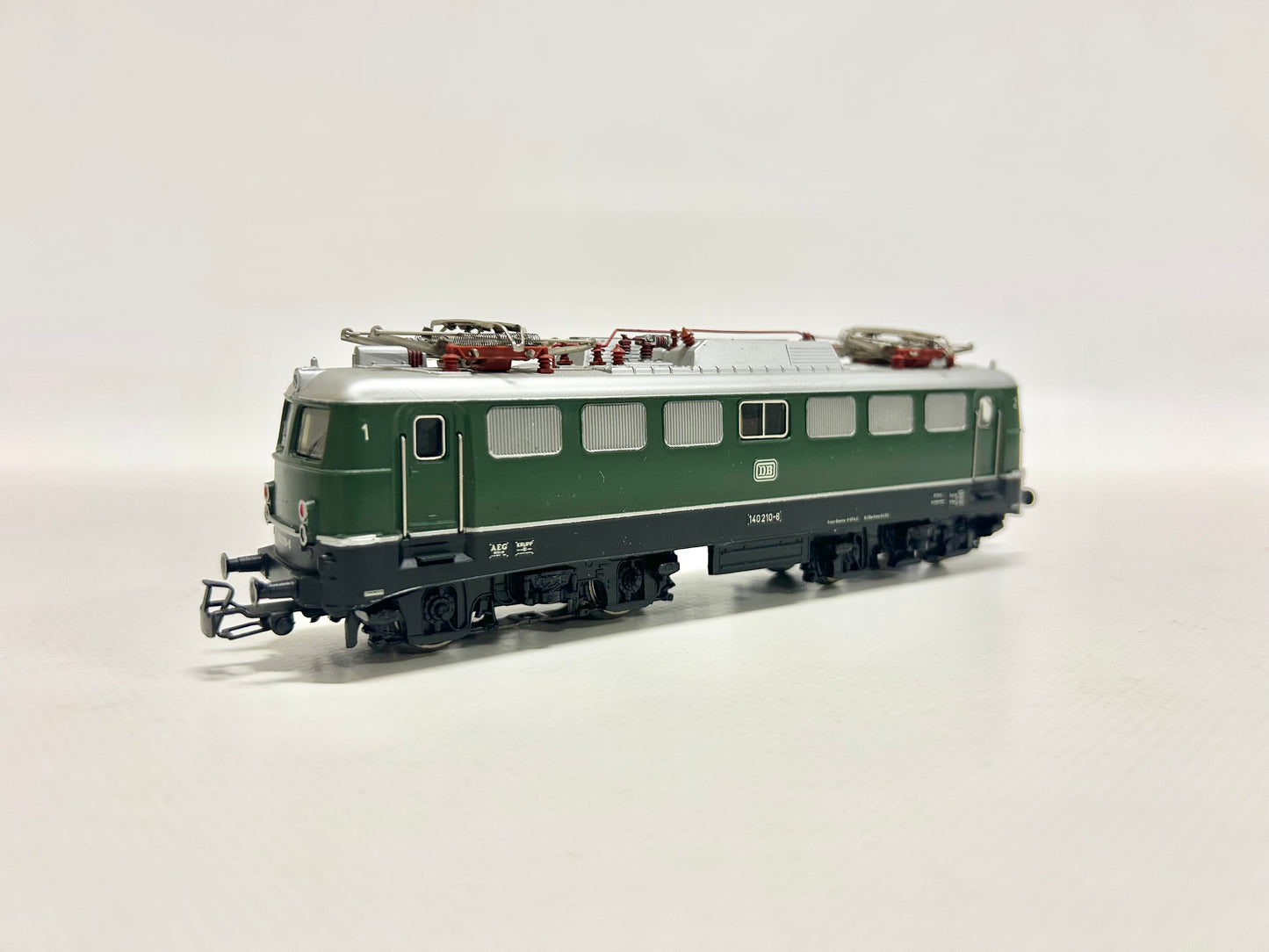 Märklin 3040 E-Lok Br 140 210-6 DB AC H0