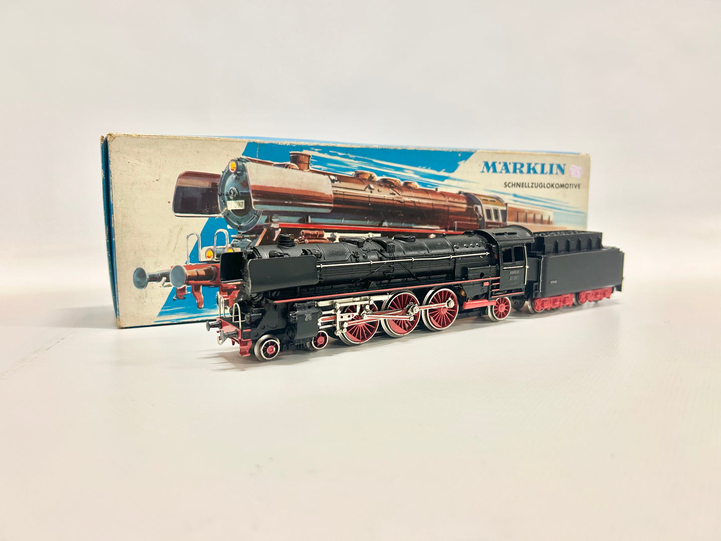 Märklin 3048 Br 01 097 steam locomotive + smoke generator H0 