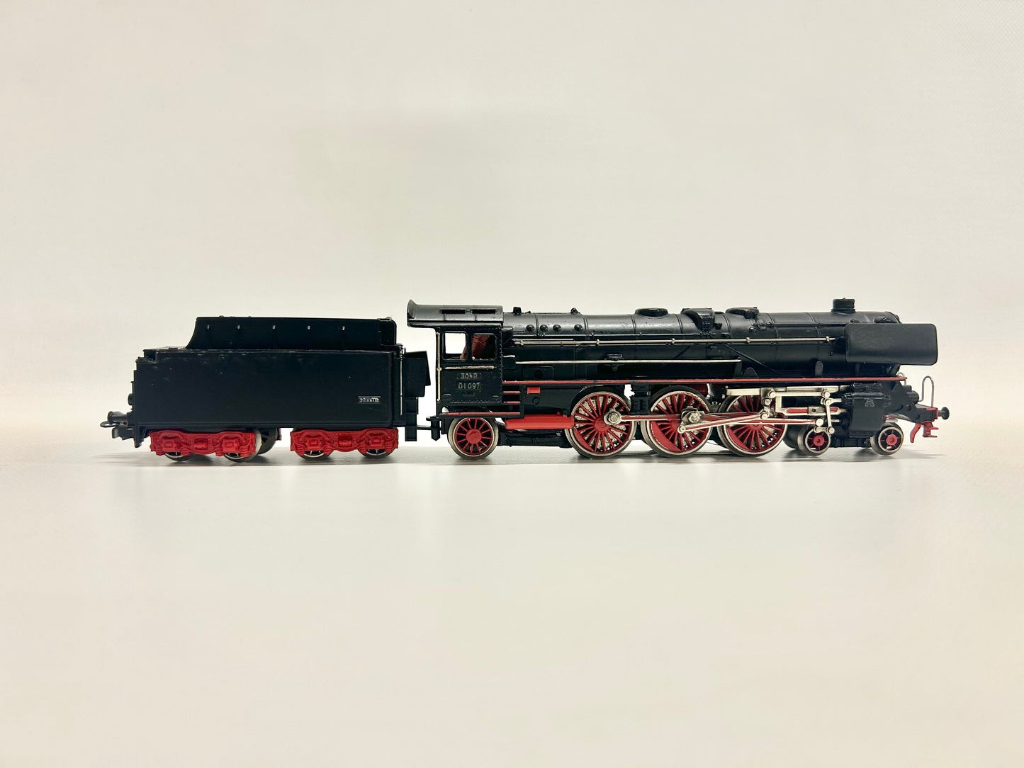Märklin 3048 Br 01 097 steam locomotive + smoke generator H0 