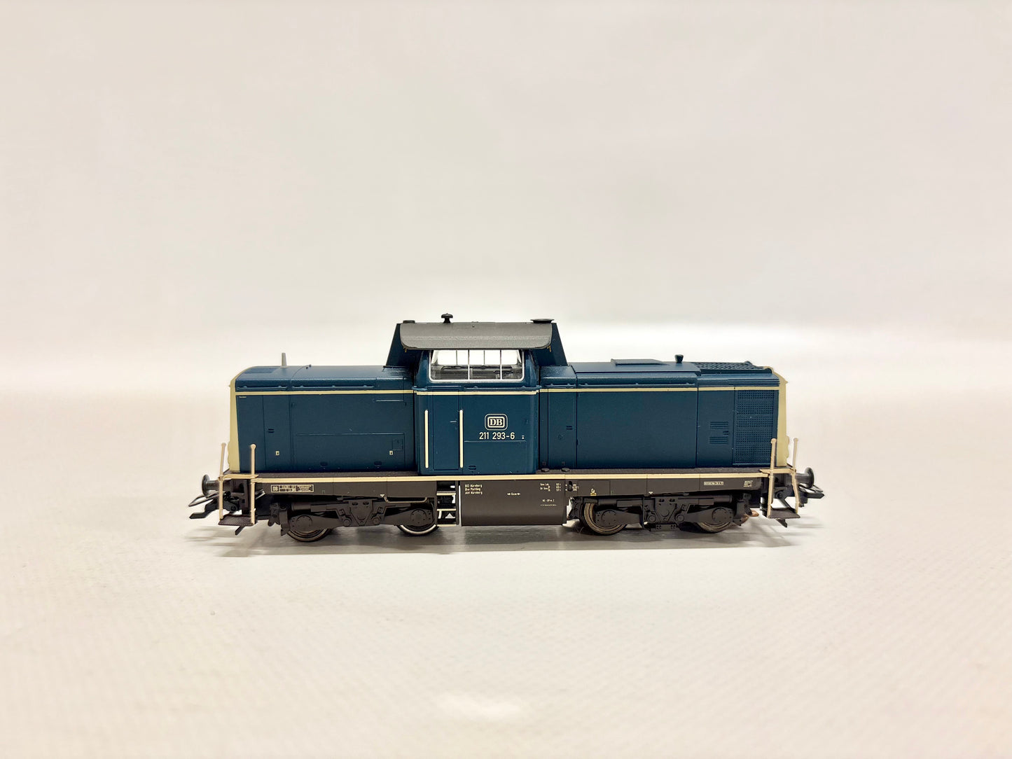 Märklin 37002 Mfx-Digital + Sound Diesellok Br 211 293-6 DB AC H0