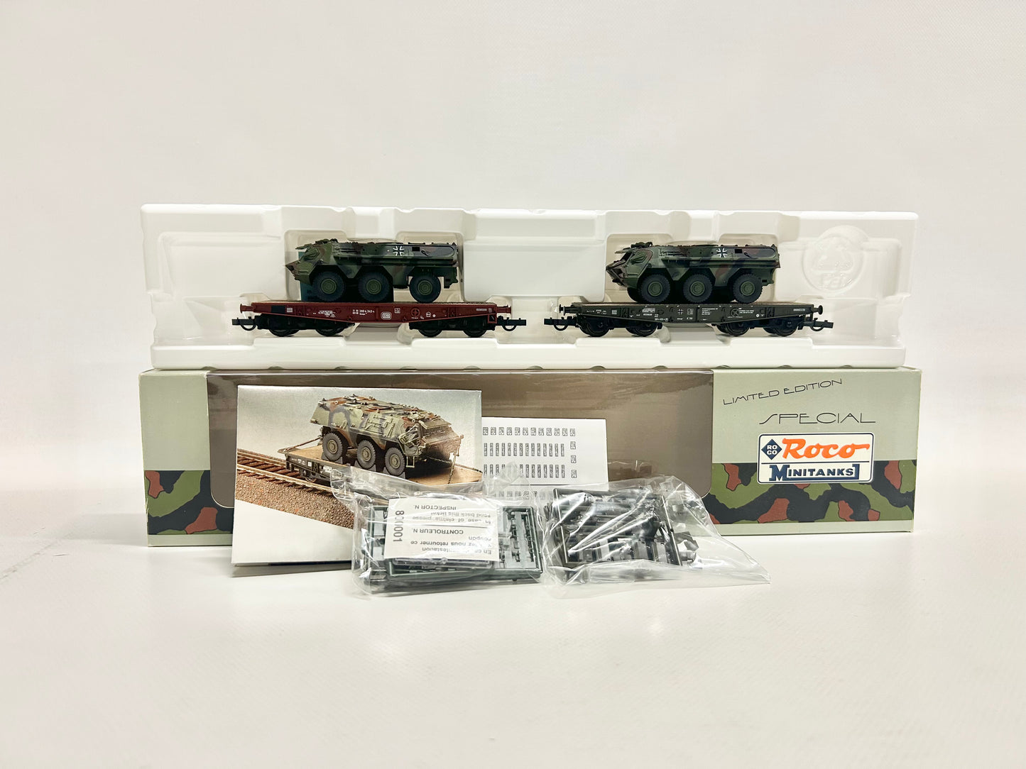 Roco Minitanks 803 heavy-duty wagon with Fuchs wheeled tank H0 Roco Minitanks 803 heavy-duty wagon with Fuchs wheeled tank H0