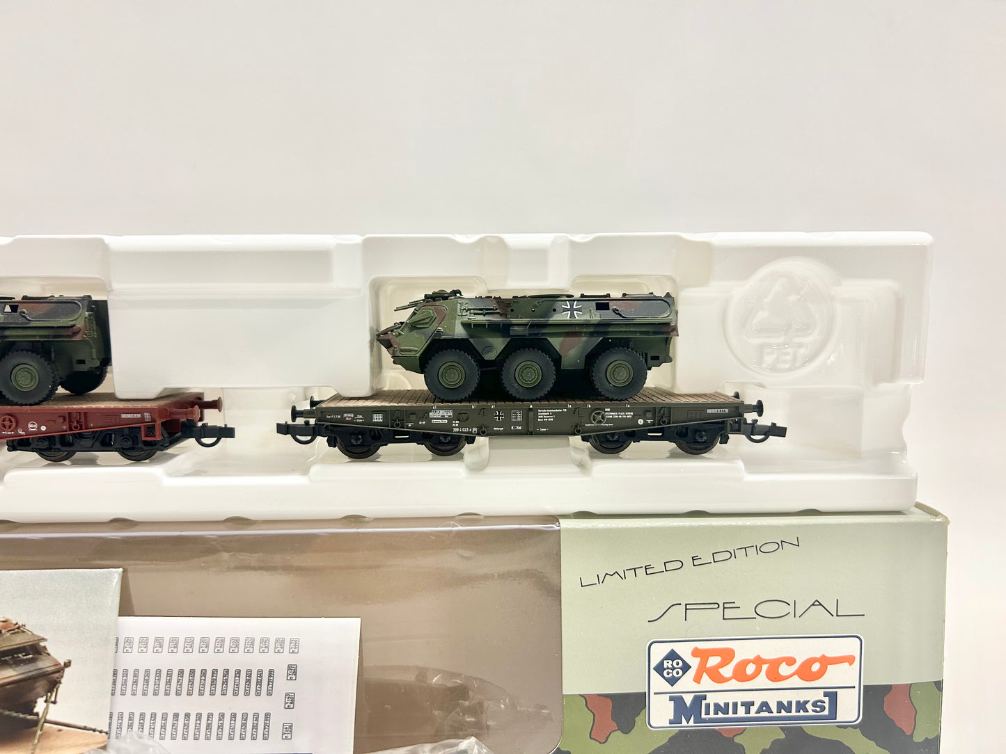 Roco Minitanks 803 heavy-duty wagon with Fuchs wheeled tank H0 