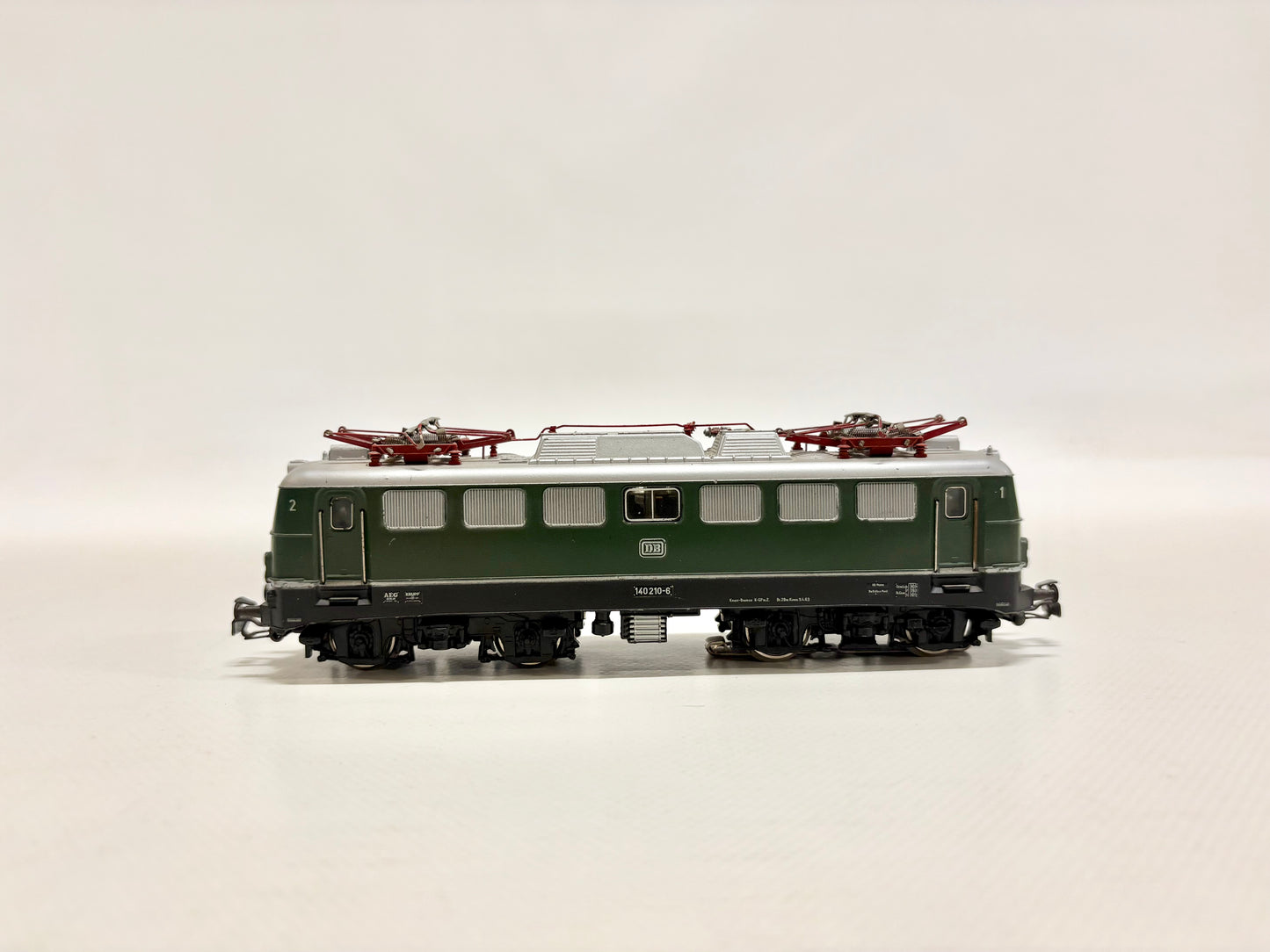 Märklin 3040 E-Lok Br 140 210-6 DB AC H0