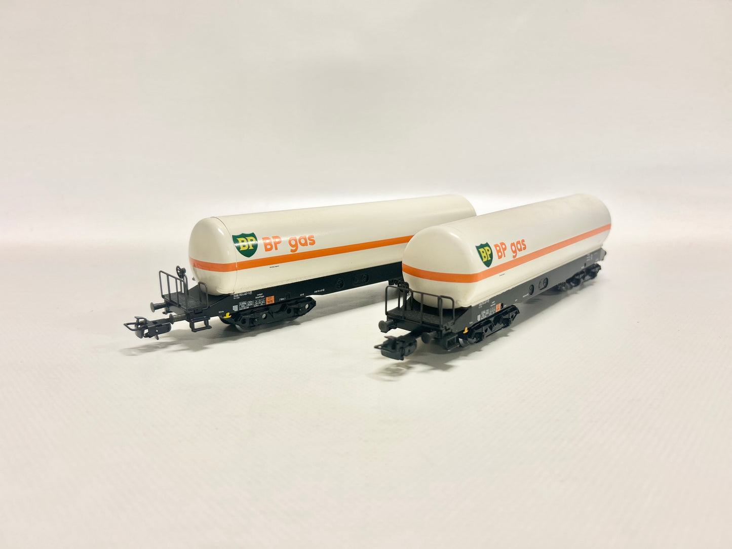 Märklin 2x 3738 Güterwagen BP Gas Kesselwagen DB AC H0