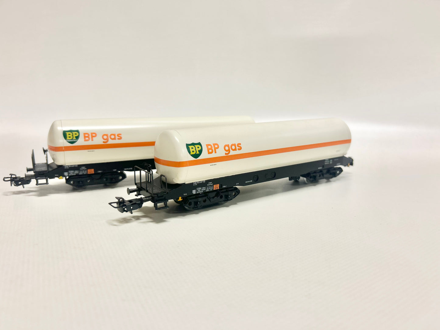 Märklin 2x 3738 Güterwagen BP Gas Kesselwagen DB AC H0