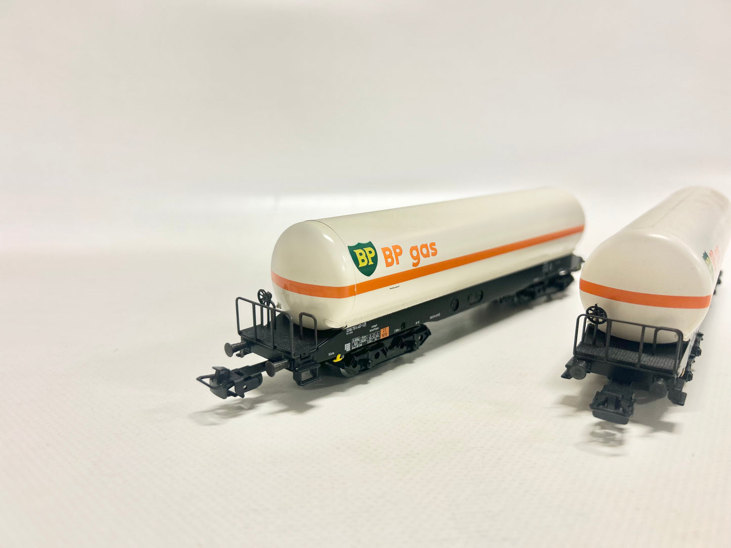 Märklin 2x 3738 Güterwagen BP Gas Kesselwagen DB AC H0