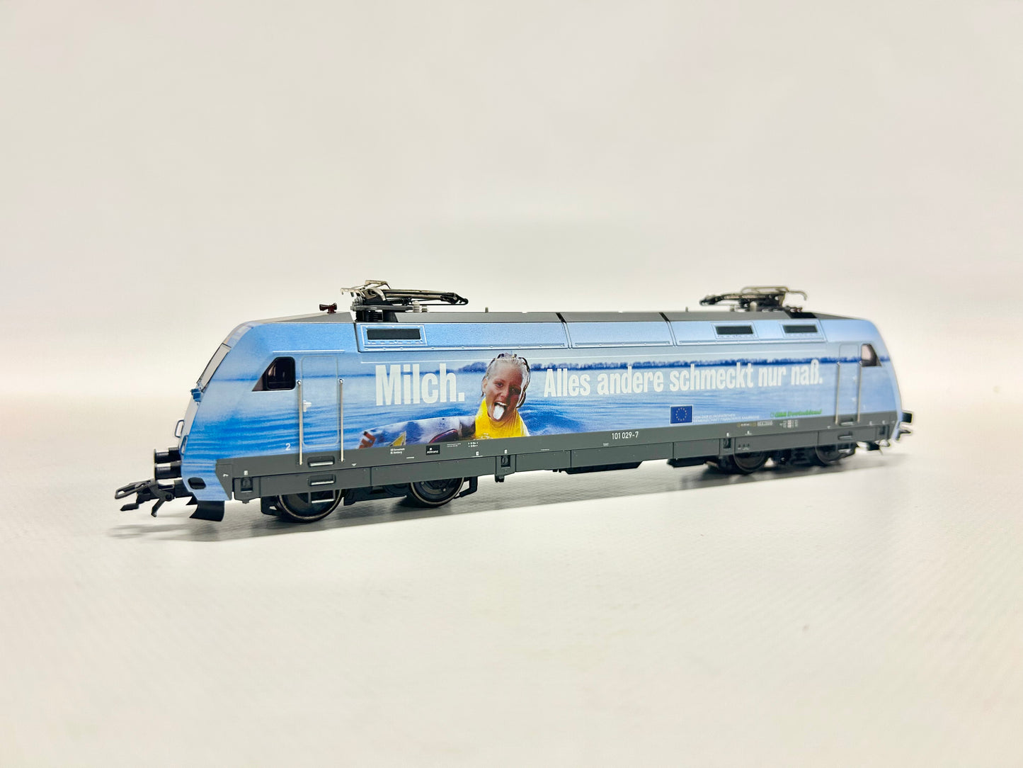 Märklin 37379 Digital Br 101 "Milk" DB Electric Locomotive H0