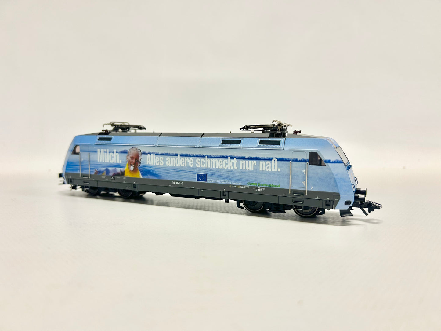Märklin 37379 Digital Br 101 "Milk" DB Electric Locomotive H0
