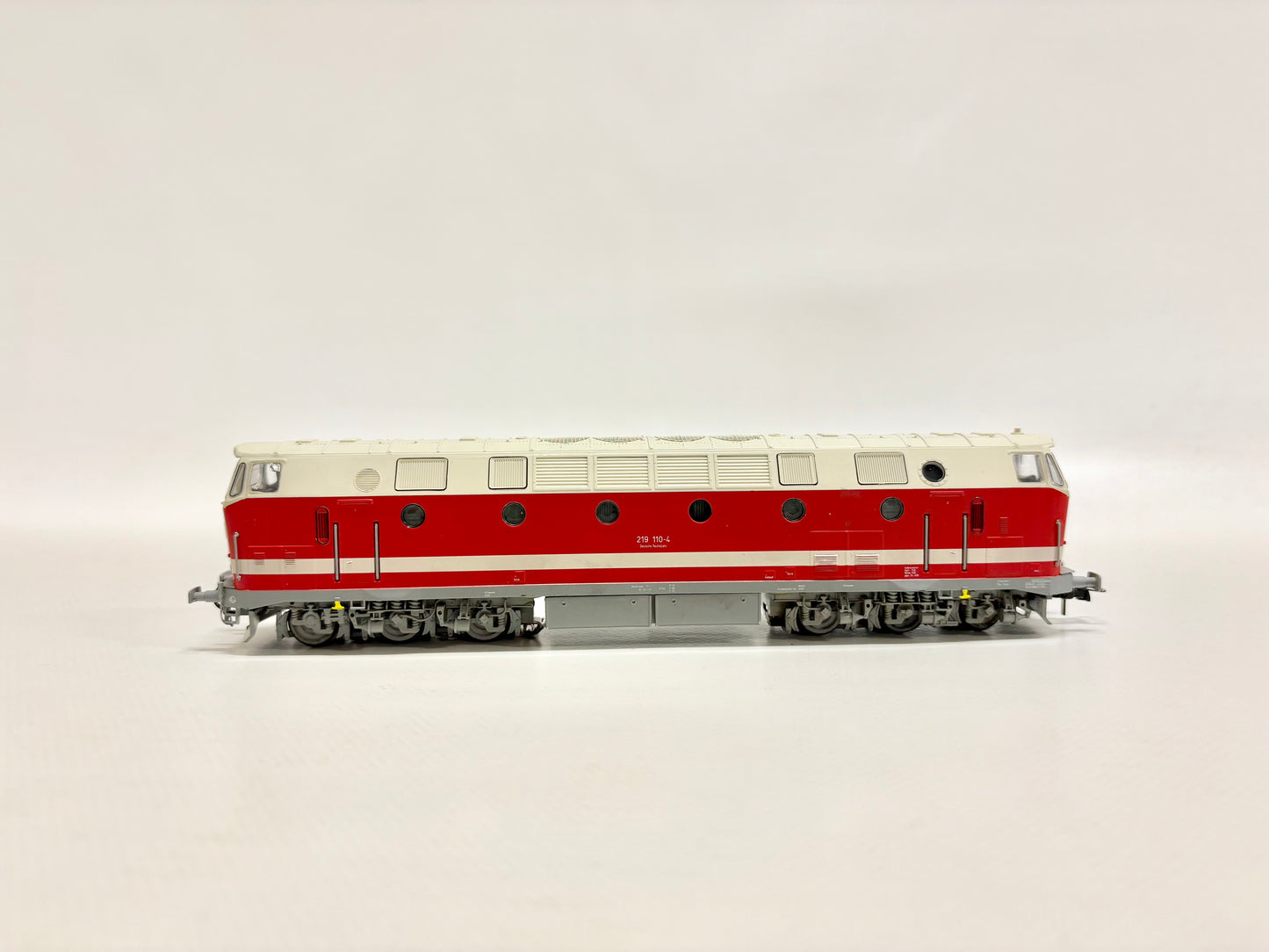 Gützold 33130 AC Diesellok Br 219 110 DR H0