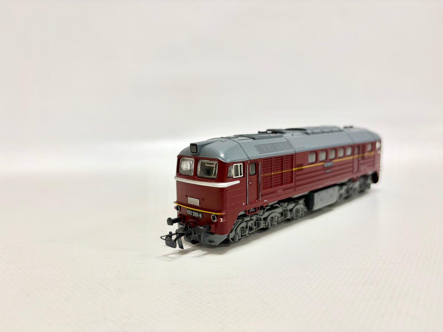 Gützold AC Diesellok EM 21 DR H0