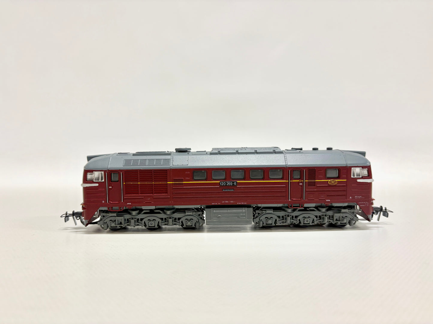 Gützold AC Diesellok EM 21 DR H0