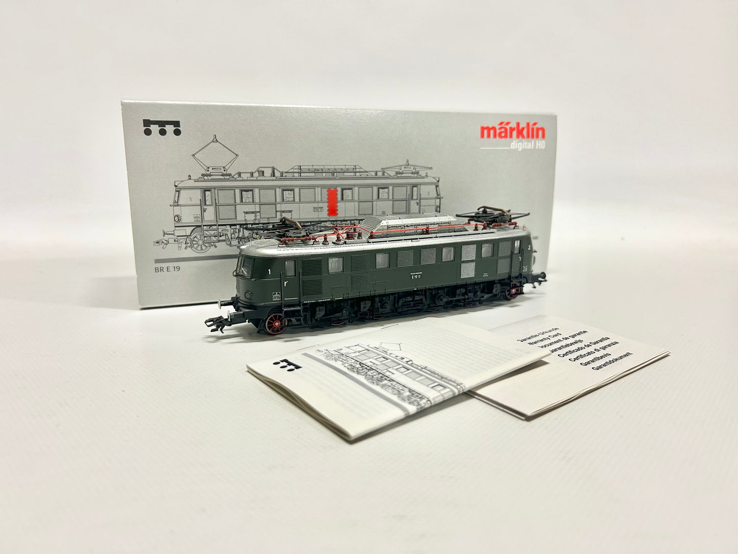 Märklin 39190 Digital E19 Electric Locomotive DB H0