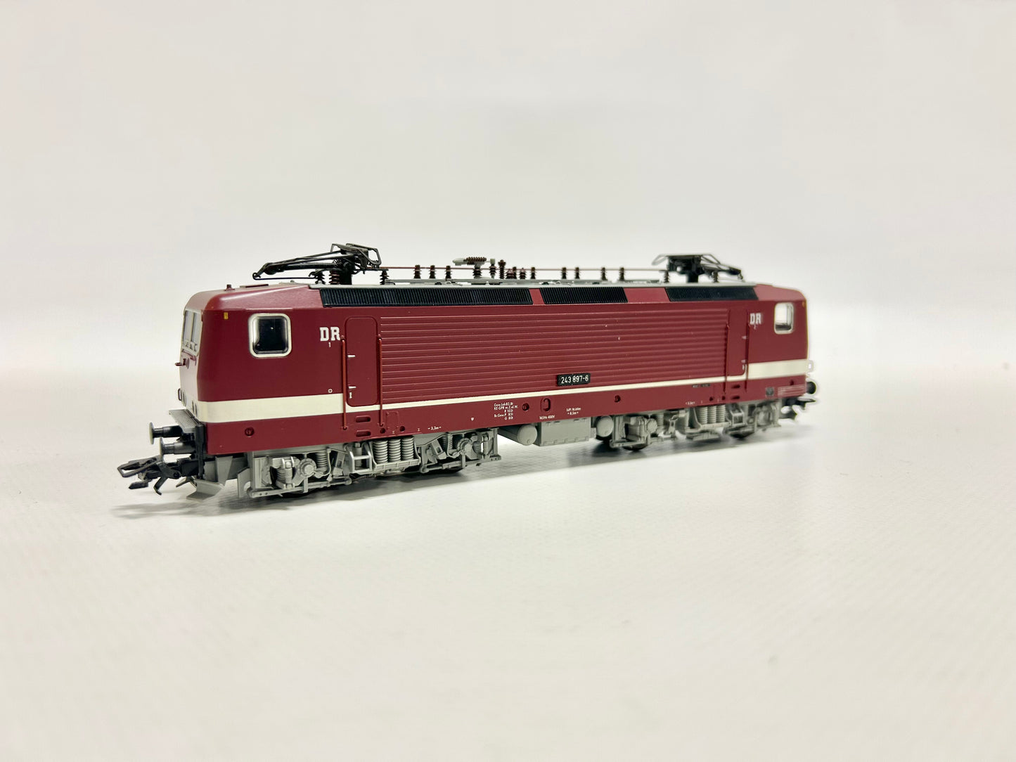 Märklin 3443 Br 243 electric locomotive DR H0