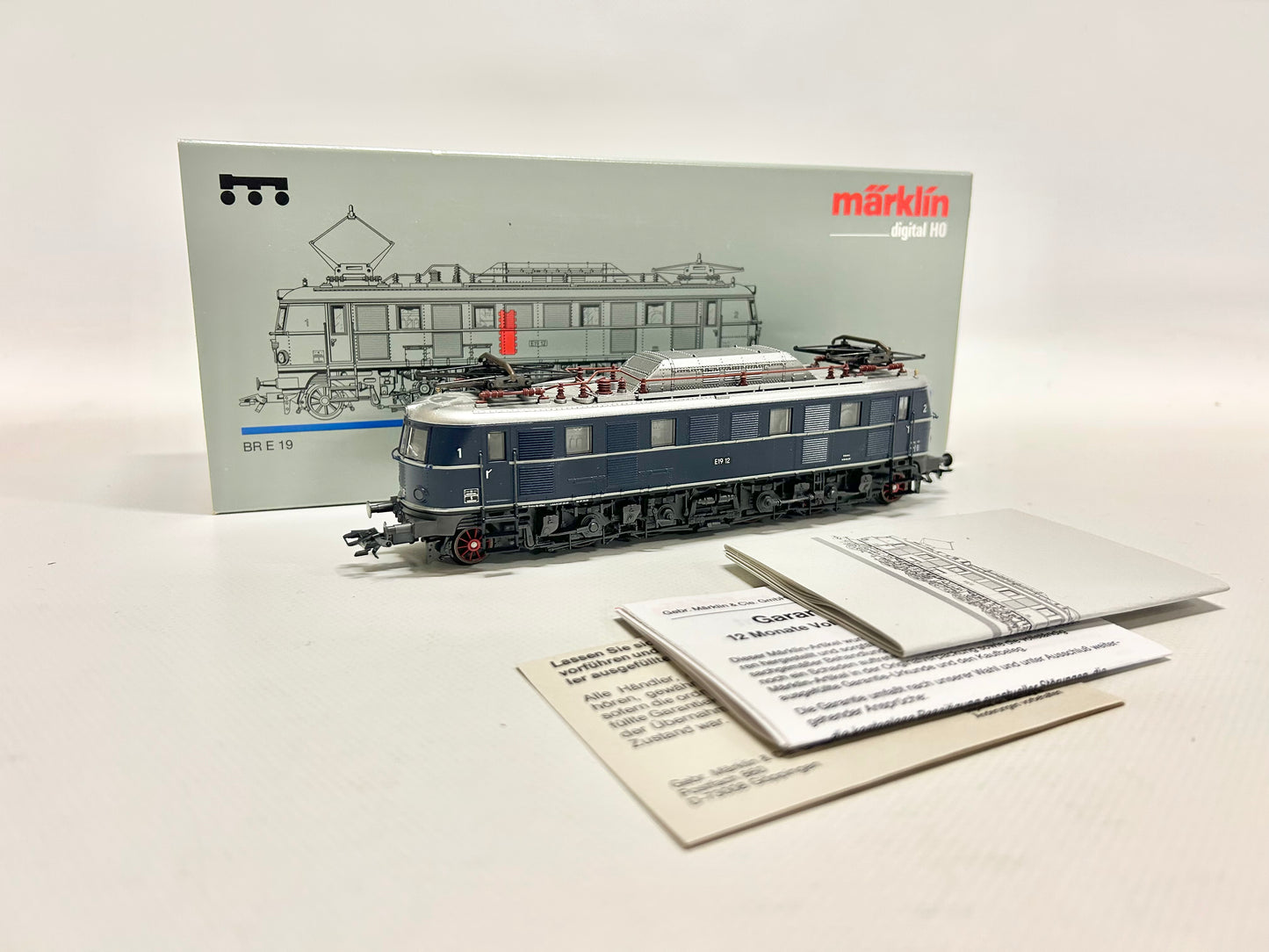 Märklin 37691 Digital E19 Electric Locomotive DB H0