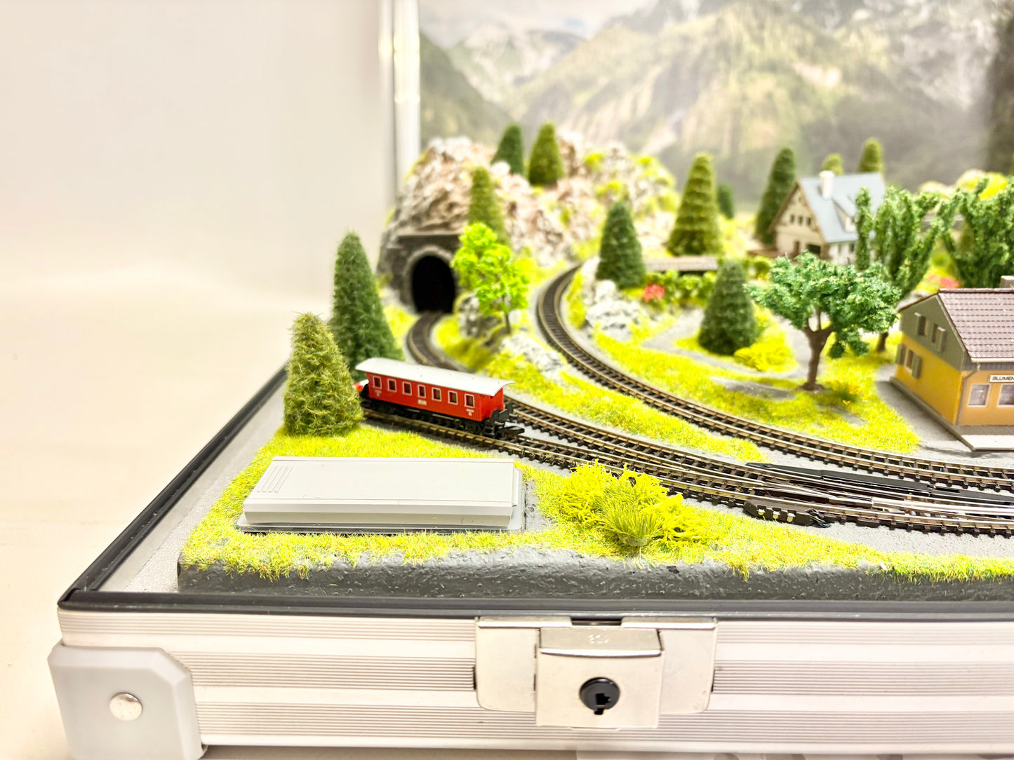 Noch 88310 Spur Z Modellbahnkoffer "Serfaus"
