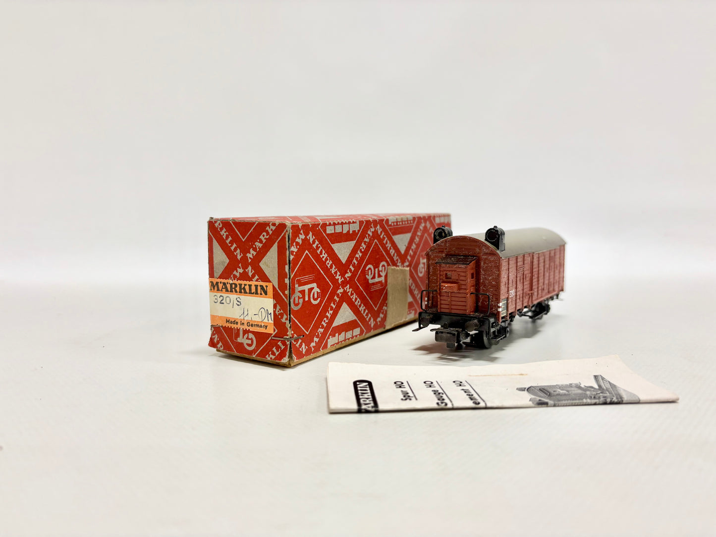 Märklin 320S Gedeckter Güterwagen mit Rücklicht AC H0