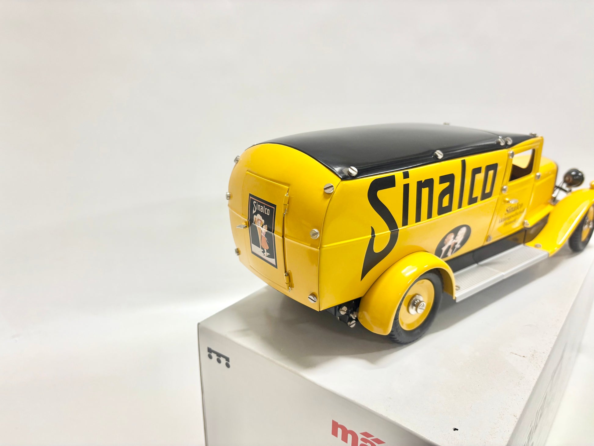 MÄRKLIN METALL CA. 1:18 19040 Modellauto Lieferwagen "Sinalco" in OVP MÄRKLIN METALL CA. 1:18 19040 Modellauto Lieferwagen "Sinalco" in OVP