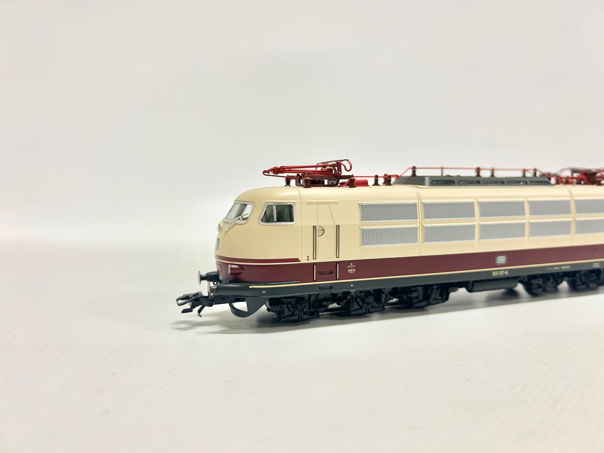 Märklin 39579 Digital Br 103 Electric Locomotive TEE H0 – secondplay Märklin 39579 Digital Br 103 Electric Locomotive TEE H0 – secondplay
