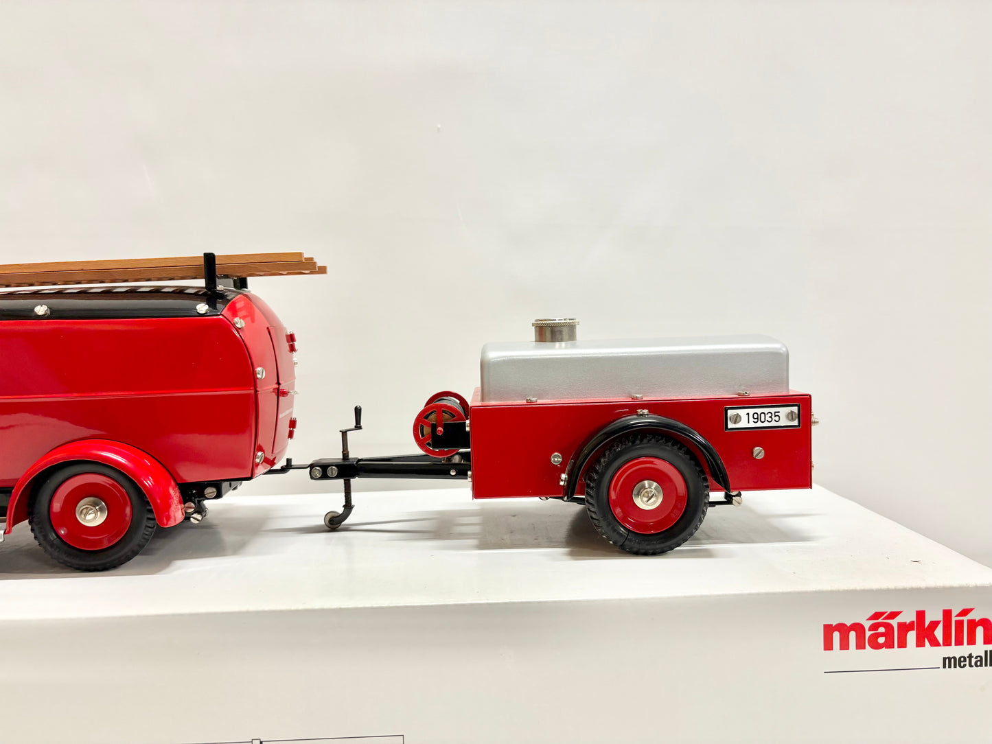 Märklin 19035 Feuerwehrfahrzeug + Anhänger mit Uhrwerkantrieb