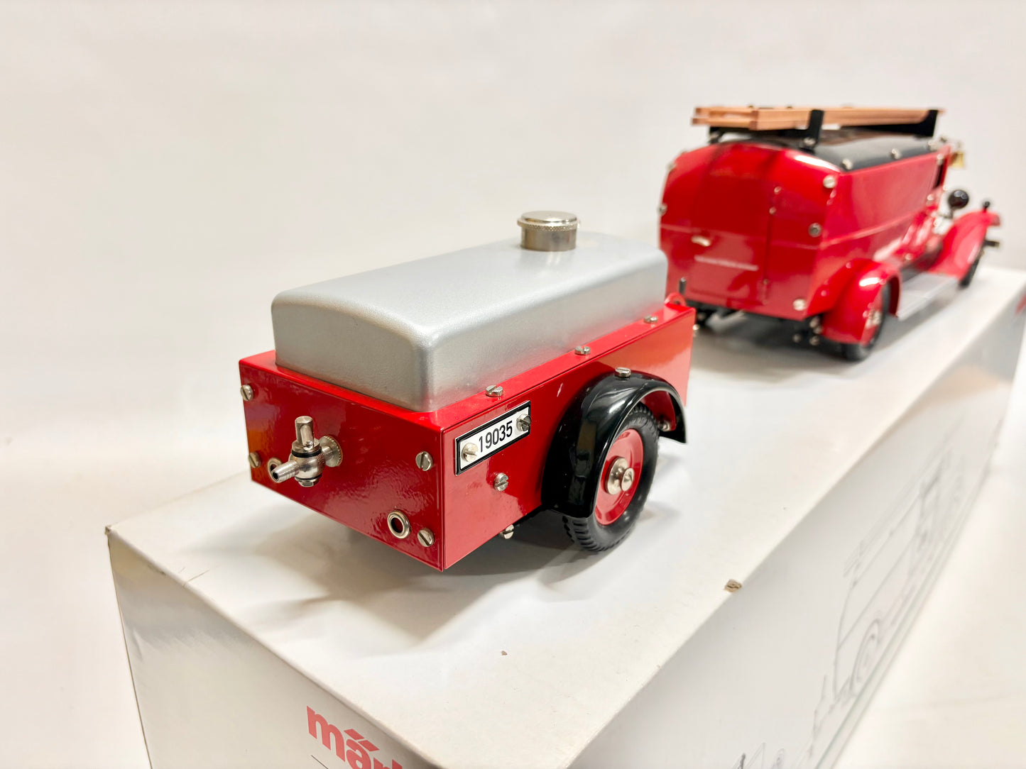 Märklin 19035 Feuerwehrfahrzeug + Anhänger mit Uhrwerkantrieb