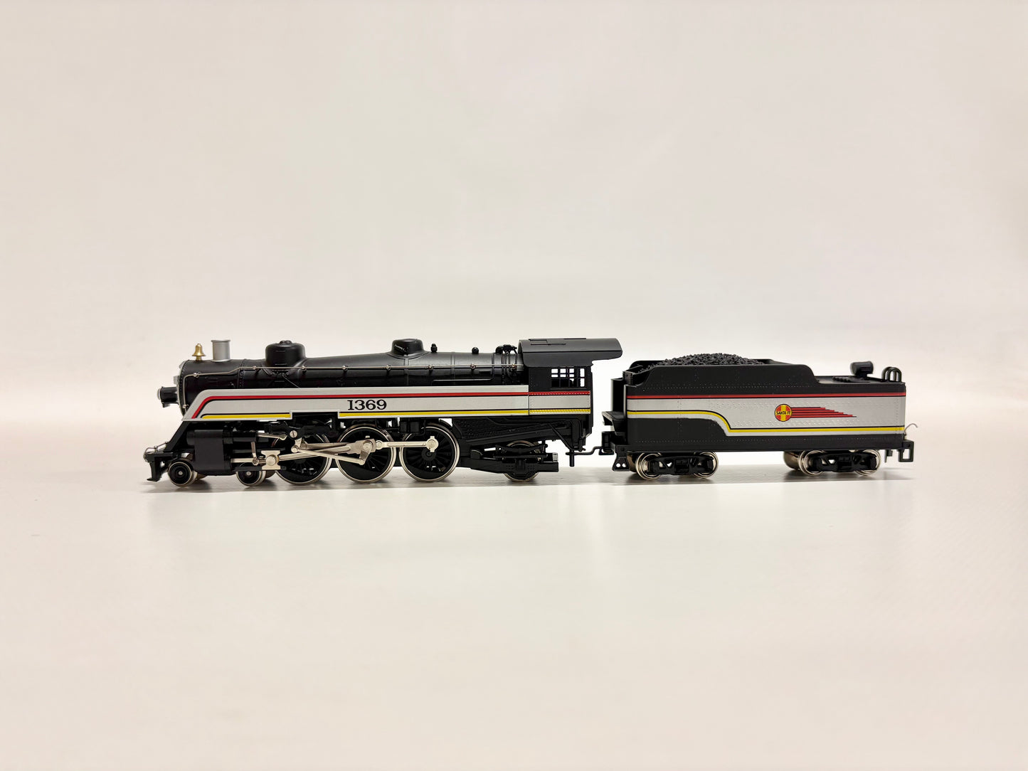 International Hobby Corporation M9850 Dampflok 4-6-2 Premier Semi Streamline Pacific DC H0