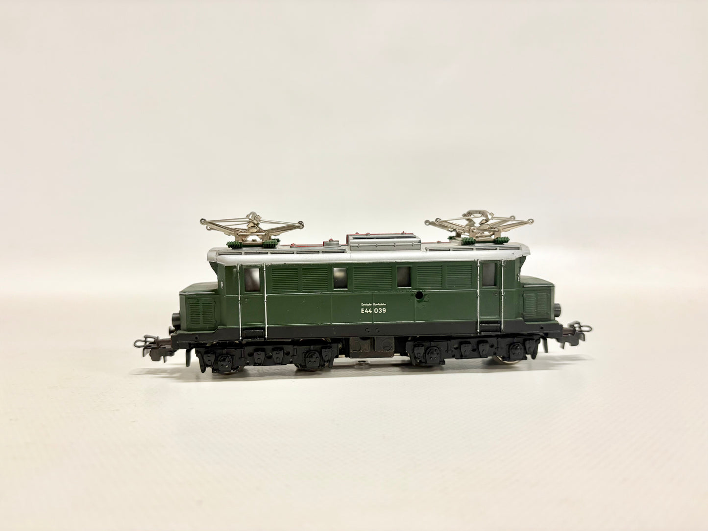 Märklin 3011 E-Lok E44 039 DB AC H0