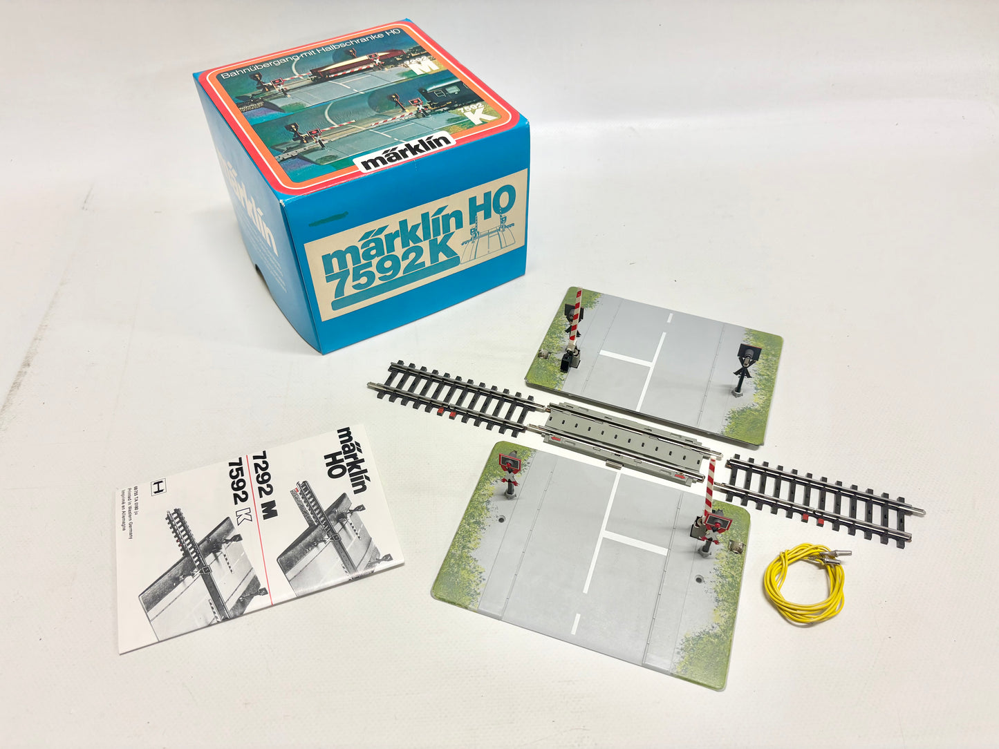 Märklin 7592K Vollautomatischer Bahnübergang K-Gleis AC H0