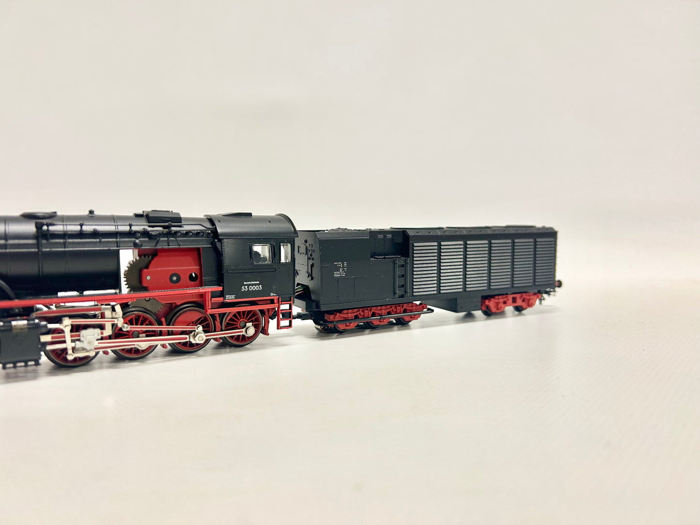 Märklin 37029 Digital Br 53 Schnittmodell Dampflok mit Kondenstender H0
