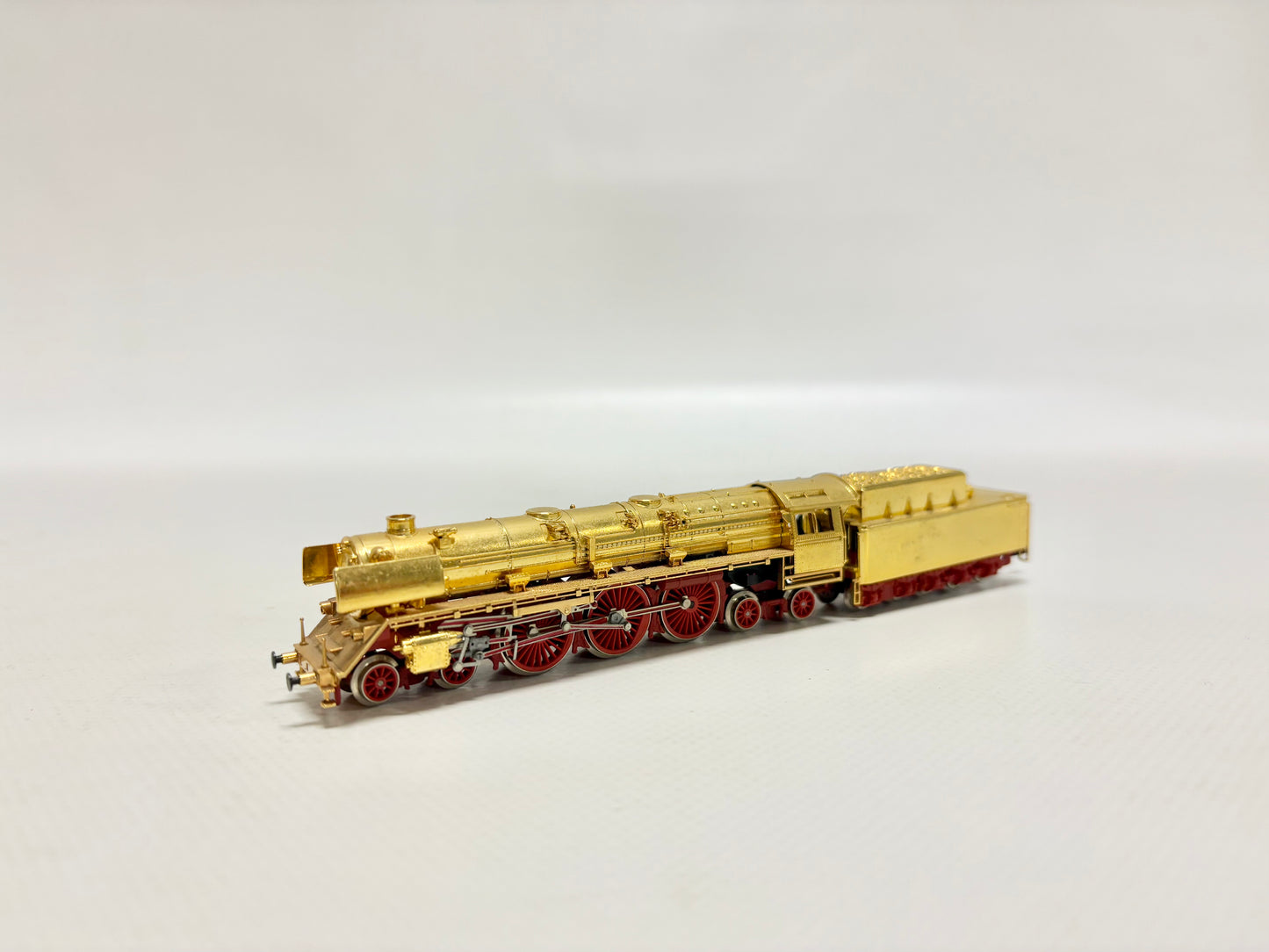 Arnold 2707 Dampflok Br 05 vergoldet Standmodell DR Spur N