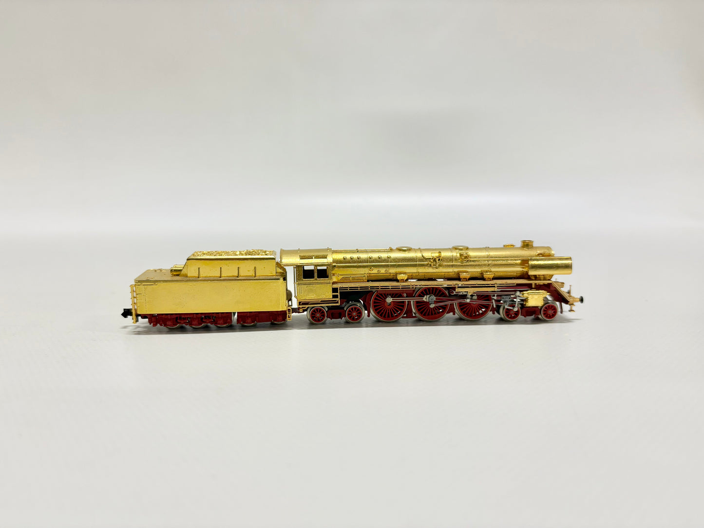 Arnold 2707 Dampflok Br 05 vergoldet Standmodell DR Spur N