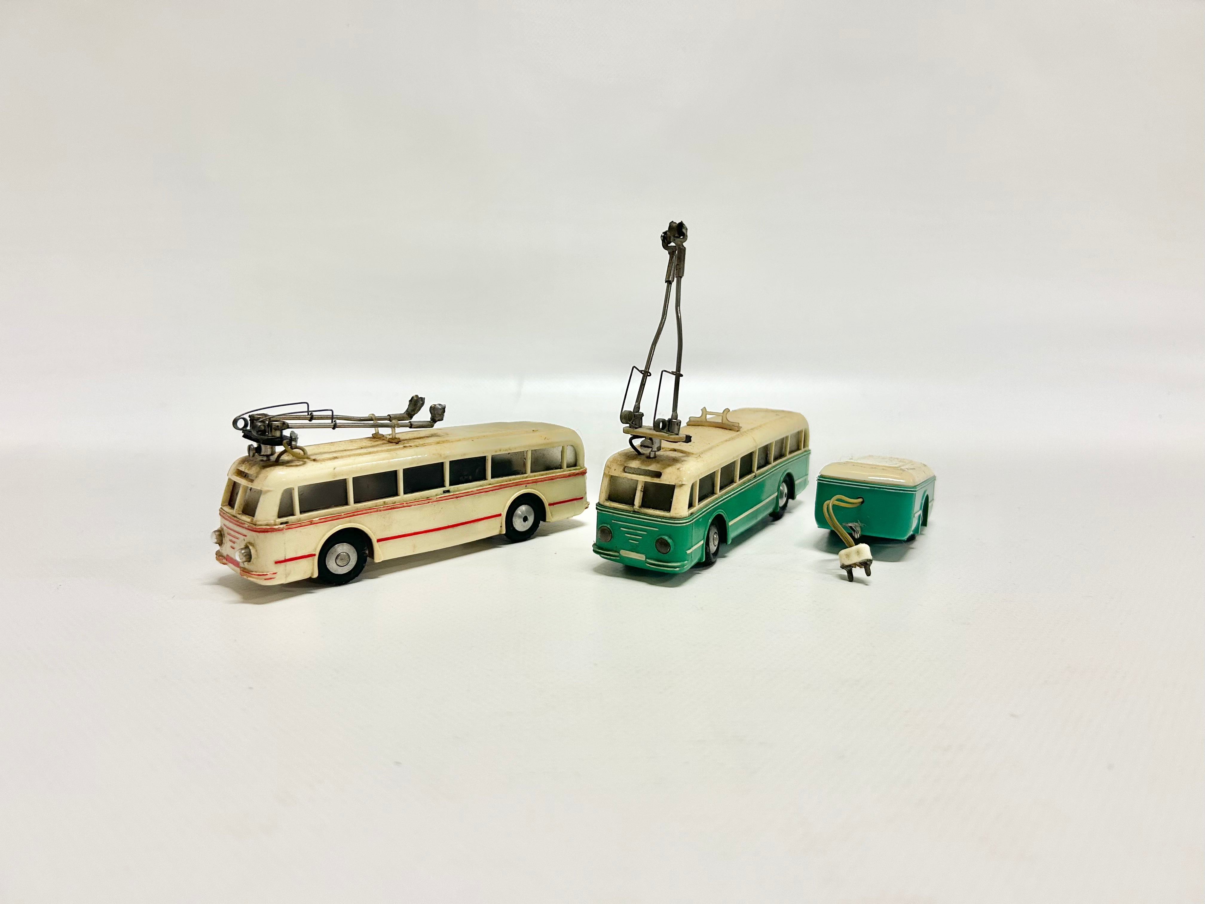 REMORQUE trolley bus HO jaune 4 roues DGPM Eheim Brawa pas moteur éclairée lot 2 REMORQUE trolley bus HO jaune 4 roues DGPM Eheim Brawa pas moteur éclairée lot 2