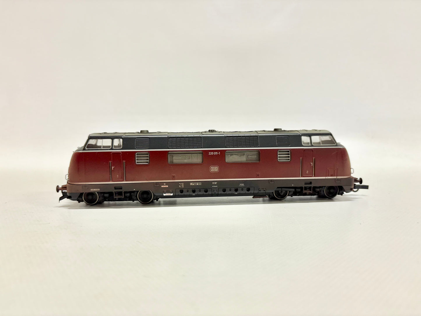 Märklin 63402 DSS Diesellok Br 220 011-1 DB DC H0
