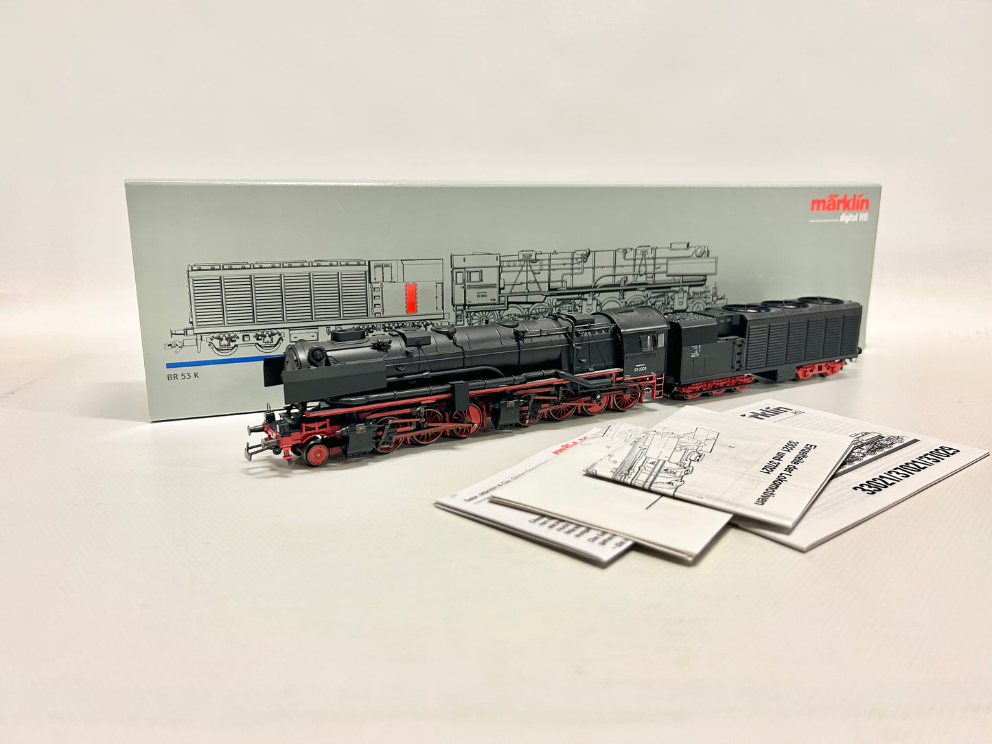 Märklin 37021 Digital Br 53 Dampflok mit Kondenstender H0